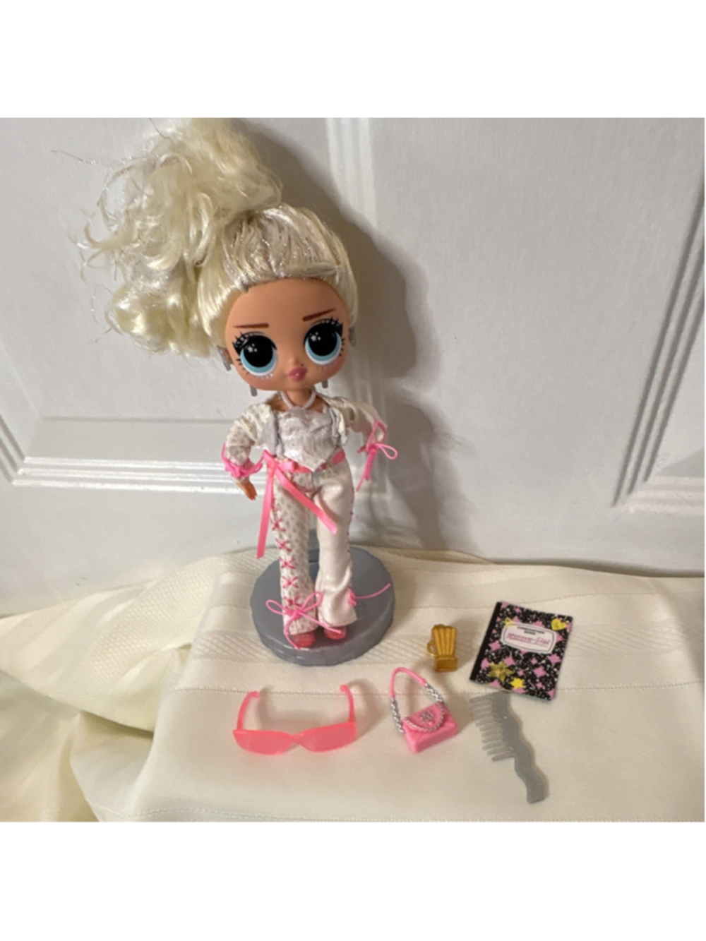 MGA Entertainment L.O.L. Surprise! O.M.G. 6” Doll and Accessories